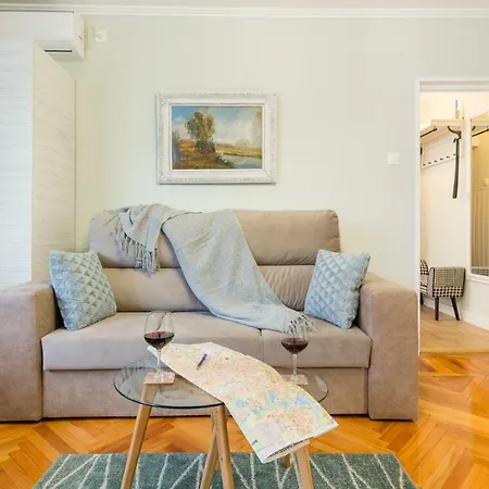 Stylish & Cozy One Bedroom - Adela - Ideal For Long Apartment