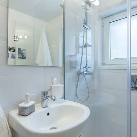 Apartment Stylish & Cozy One Bedroom - Adela - Ideal For Long